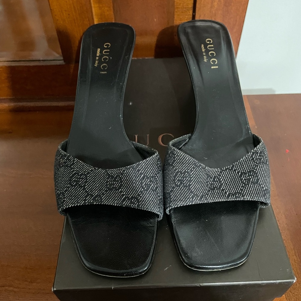 Vintage Gucci Women's Black Patterned Heels - Picture 2 of 6